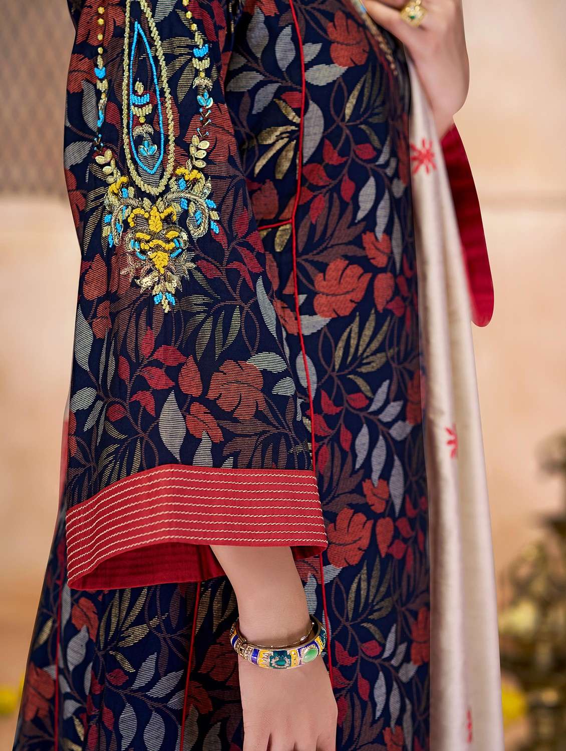 women three quarter sleeve kurta pant with dupatta set - 22054134 -  Standard Image - 4