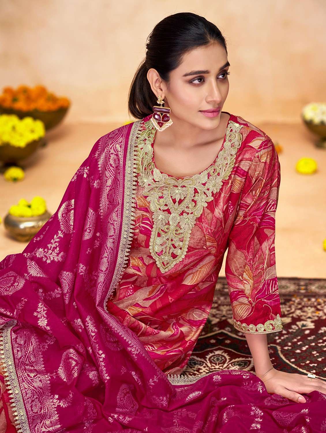 women three quarter sleeve kurta pant with dupatta set - 22054136 -  Standard Image - 4