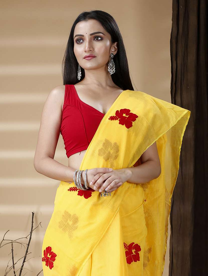 yellow cotton blend printed saree - 22056359 - Standard Image - 4