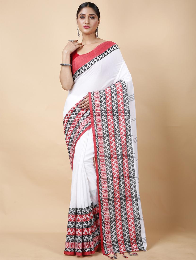 women solid with bordered handloom saree - 22056454 - Zoom Image - 0