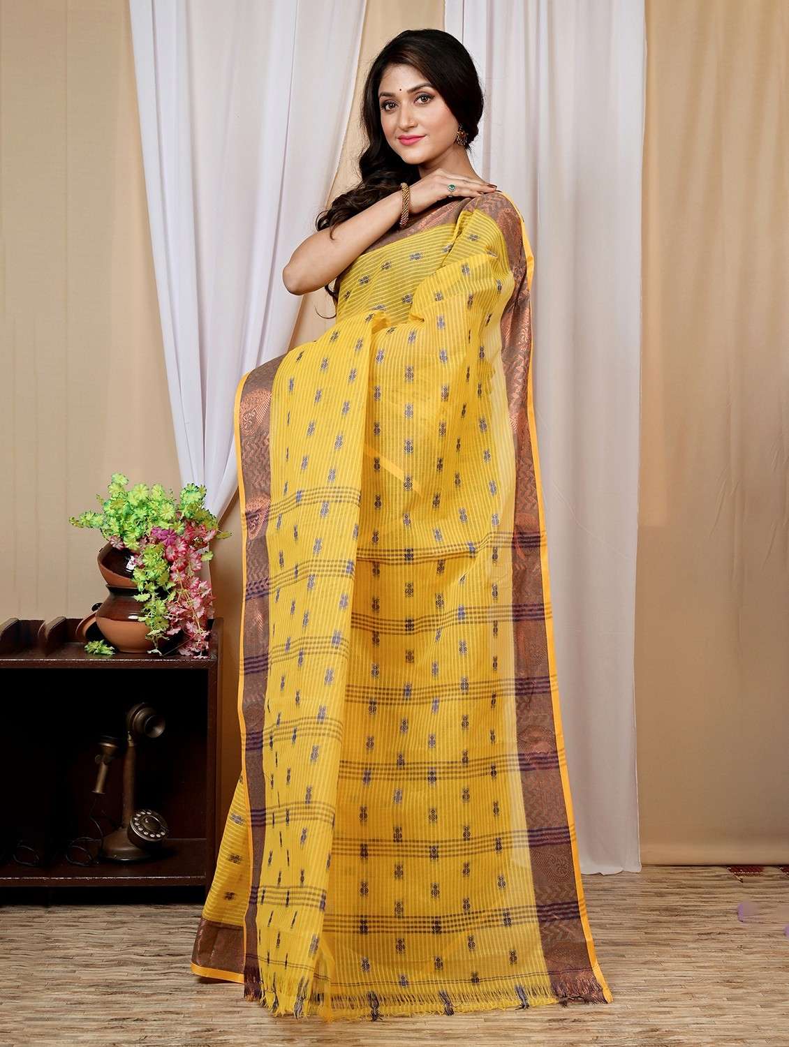 yellow cotton tant saree - 22056456 - Standard Image - 4