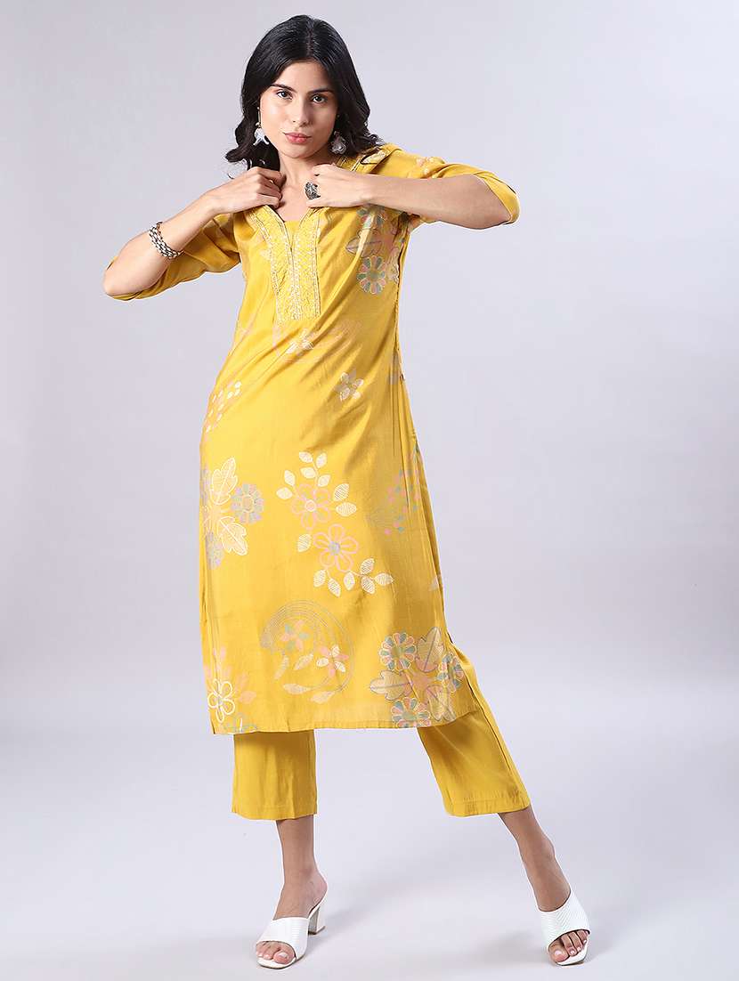 women floral three quarter sleeve kurta pant set