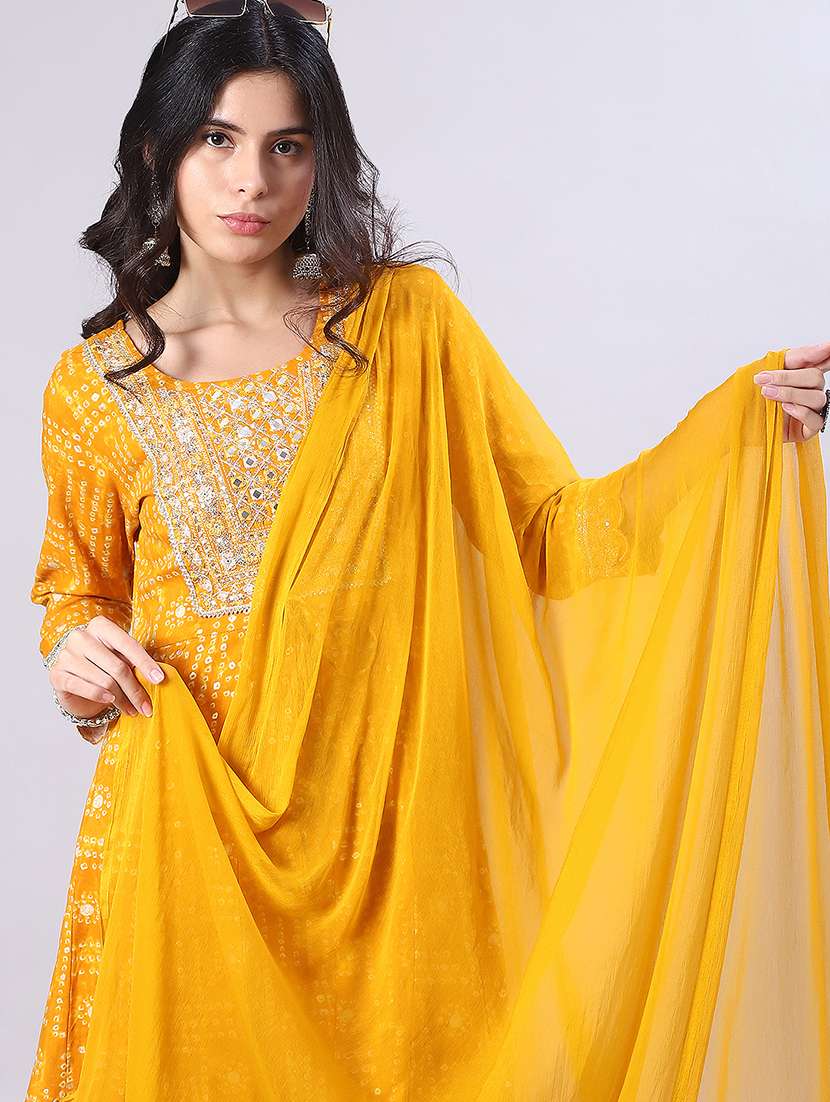 women three quarter sleeve kurta and sharara with dupatta  - 22057596 -  Standard Image - 4