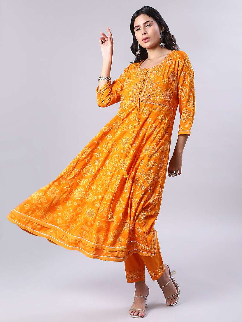 women three quarter sleeve kurta and pant with dupatta - 22057654 -  Standard Image - 1