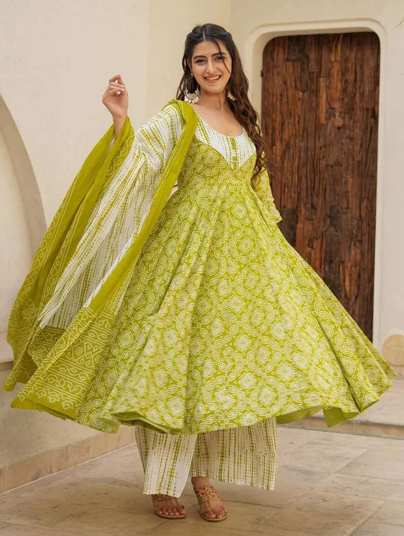 women three quarter sleeve kurta palazzo with dupatta set - 22057661 - Standard Image - 4
