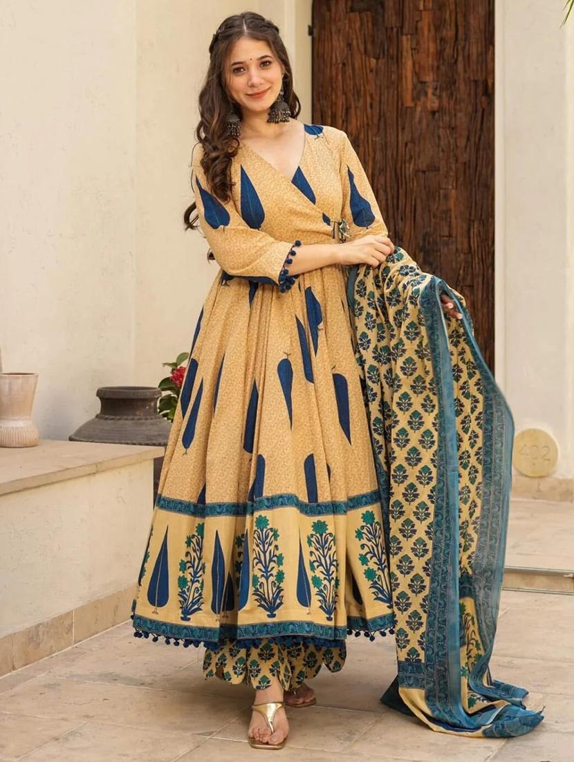 women three quarter sleeve kurta palazzo with dupatta set - 22057663 - Standard Image - 1