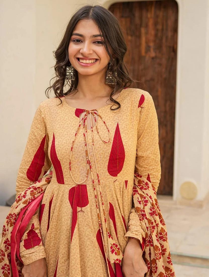 women three quarter sleeve kurta palazzo with dupatta set - 22057664 - Standard Image - 4