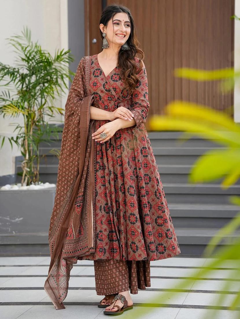 women three quarter sleeve kurta palazzo with dupatta set - 22057671 - Standard Image - 1
