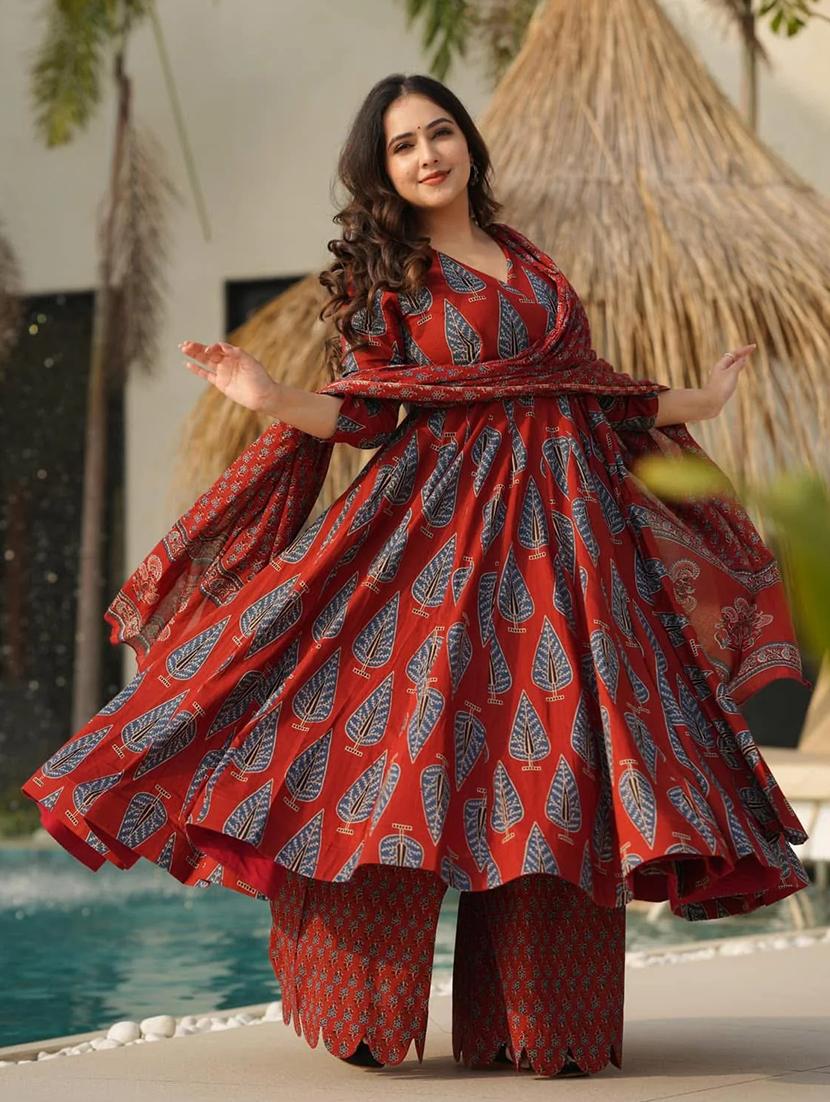 women three quarter sleeve kurta palazzo with dupatta set - 22057673 - Standard Image - 1