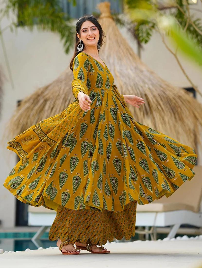 women printed long sleeve kurta palazzo with dupatta set - 22057676 - Standard Image - 4