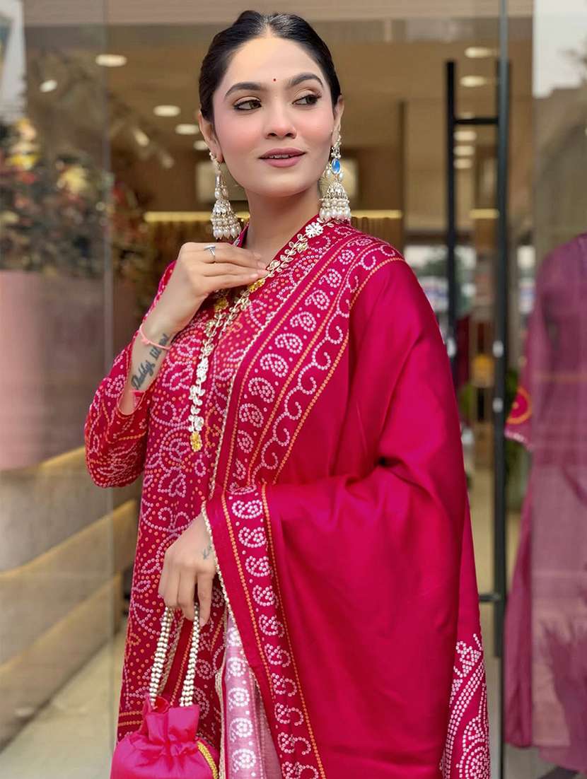 women three quarter sleeve kurta pant with dupatta set - 22057681 -  Standard Image - 4