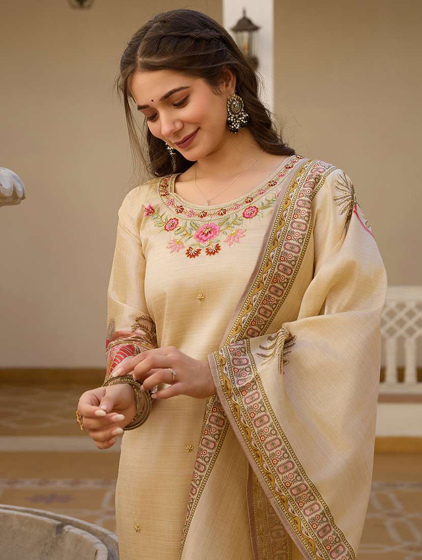 women three quarter sleeve kurta pant with dupatta set - 22057687 - Standard Image - 4