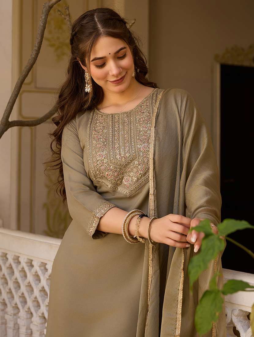 women three quarter sleeve kurta pant with dupatta set - 22057698 - Standard Image - 4