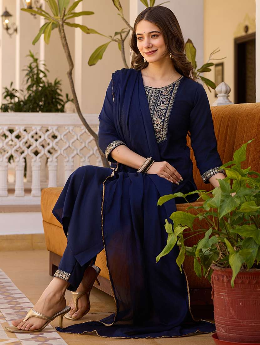 women three quarter sleeve kurta pant with dupatta set - 22057699 - Standard Image - 4