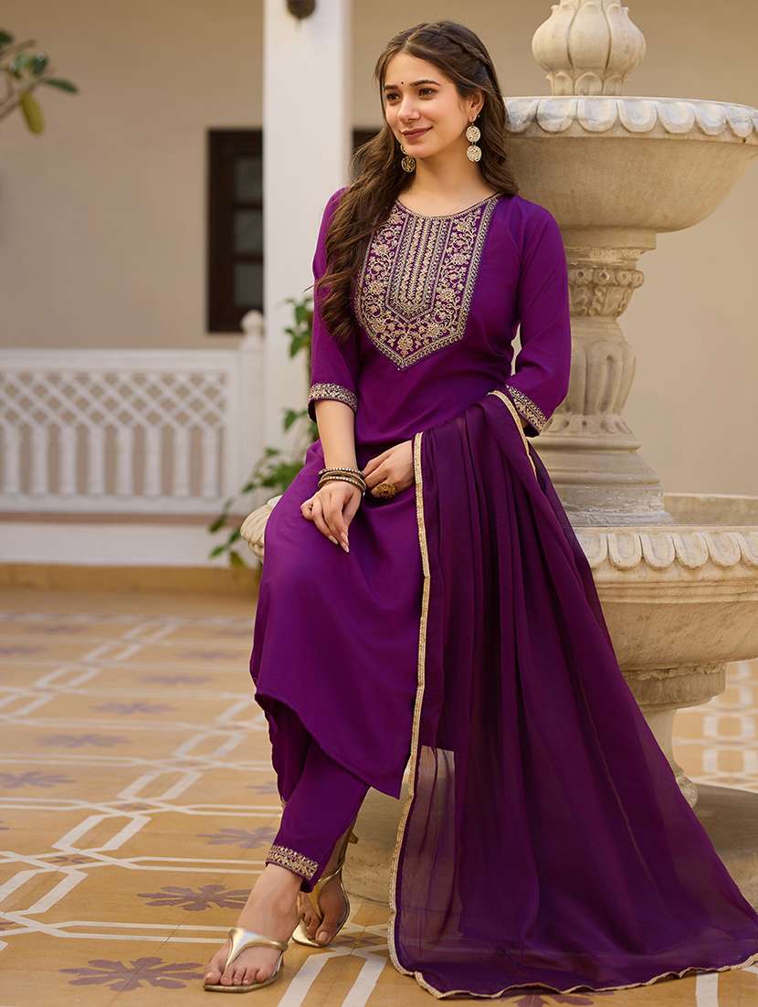 women three quarter sleeve kurta pant with dupatta set - 22057701 - Standard Image - 4