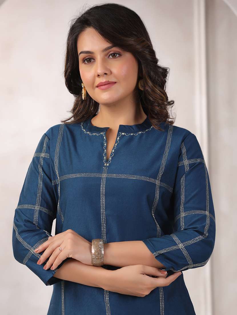women three quarter sleeve straight kurta - 22057862 - Standard Image - 4