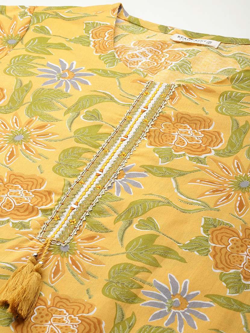 women three quarter sleeve kurta pant with dupatta set - 22057941 -  Standard Image - 4