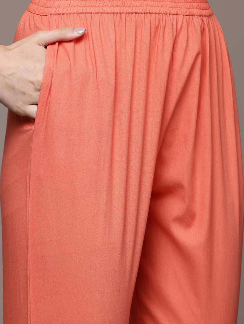 women three quarter sleeve kurta pant with dupatta set - 22057991 -  Standard Image - 4