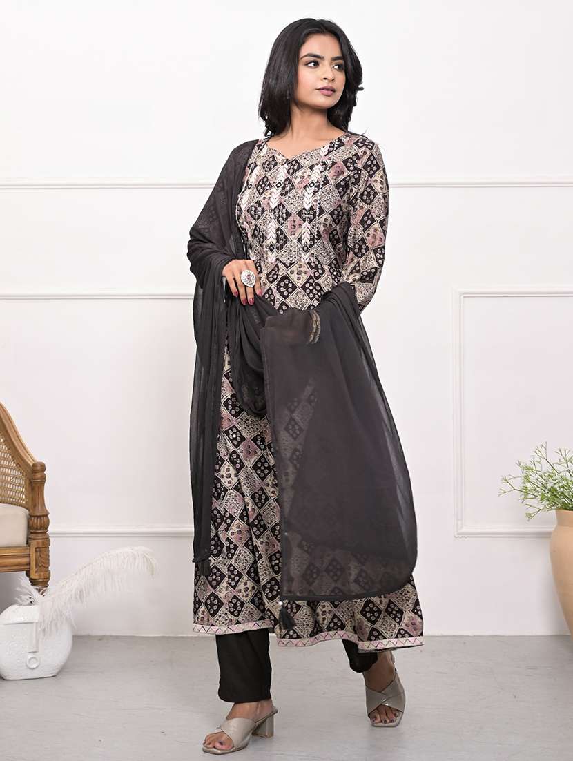 women three quarter sleeve kurta and pant with dupatta  - 22058059 -  Standard Image - 1