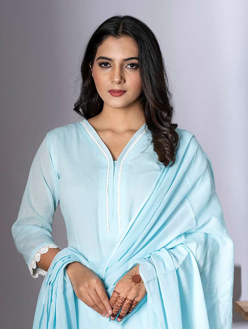 women three quarter sleeve kurta and pant with dupatta  - 22058213 -  Standard Image - 4