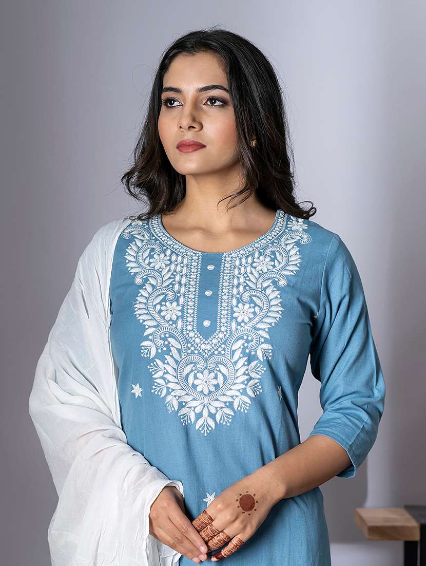 women three quarter sleeve kurta and pant with dupatta  - 22058216 -  Standard Image - 4
