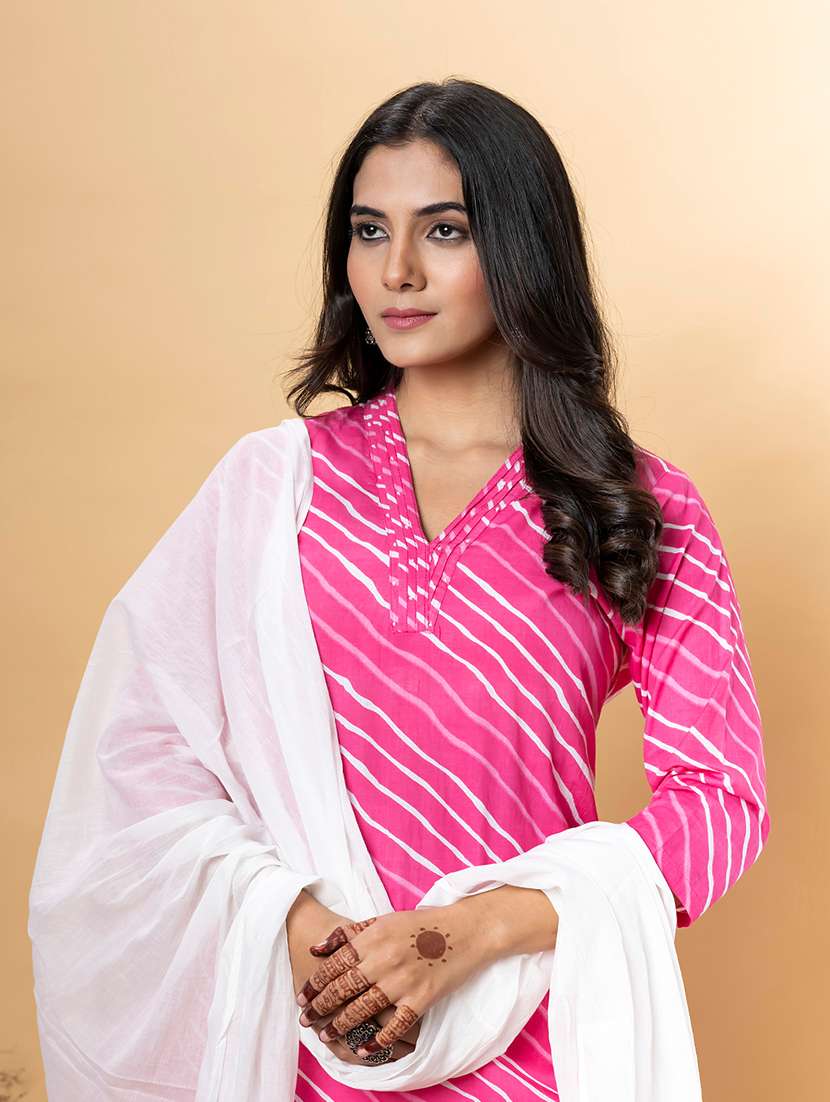 women three quarter sleeve kurta and pant with dupatta  - 22058240 -  Standard Image - 4