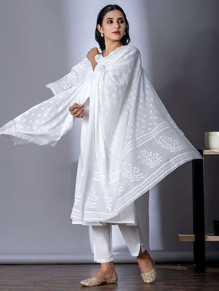 women three quarter sleeve kurta and pant with dupatta  - 22058244 -  Standard Image - 1