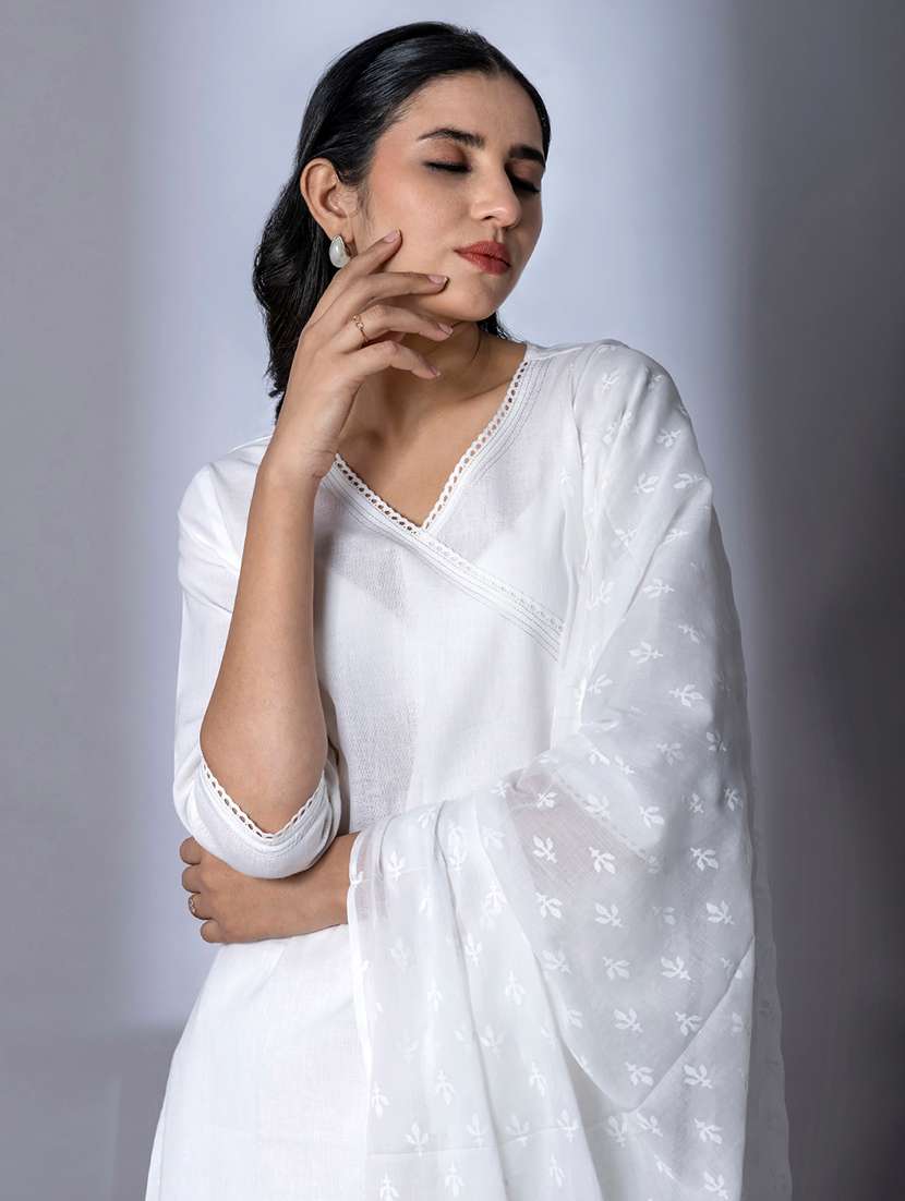 women three quarter sleeve kurta and pant with dupatta  - 22058244 -  Standard Image - 4