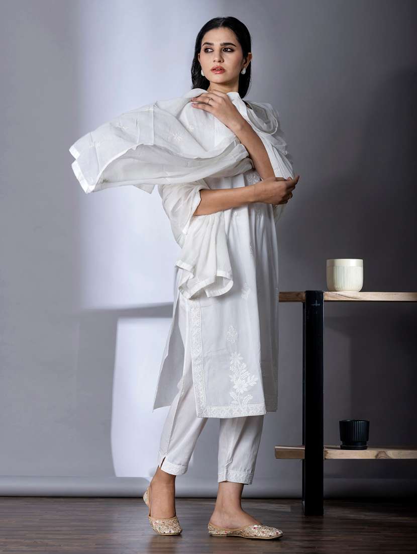 women three quarter sleeve kurta and pant with dupatta  - 22058247 -  Standard Image - 4