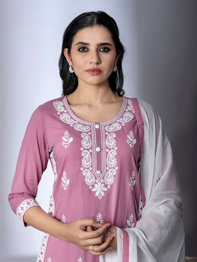 women three quarter sleeve kurta and pant with dupatta  - 22058249 -  Standard Image - 4