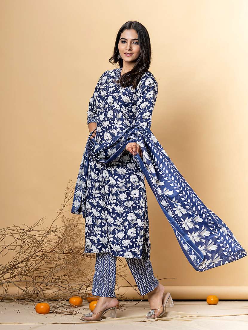 women three quarter sleeve kurta and pant with dupatta  - 22058272 -  Standard Image - 1