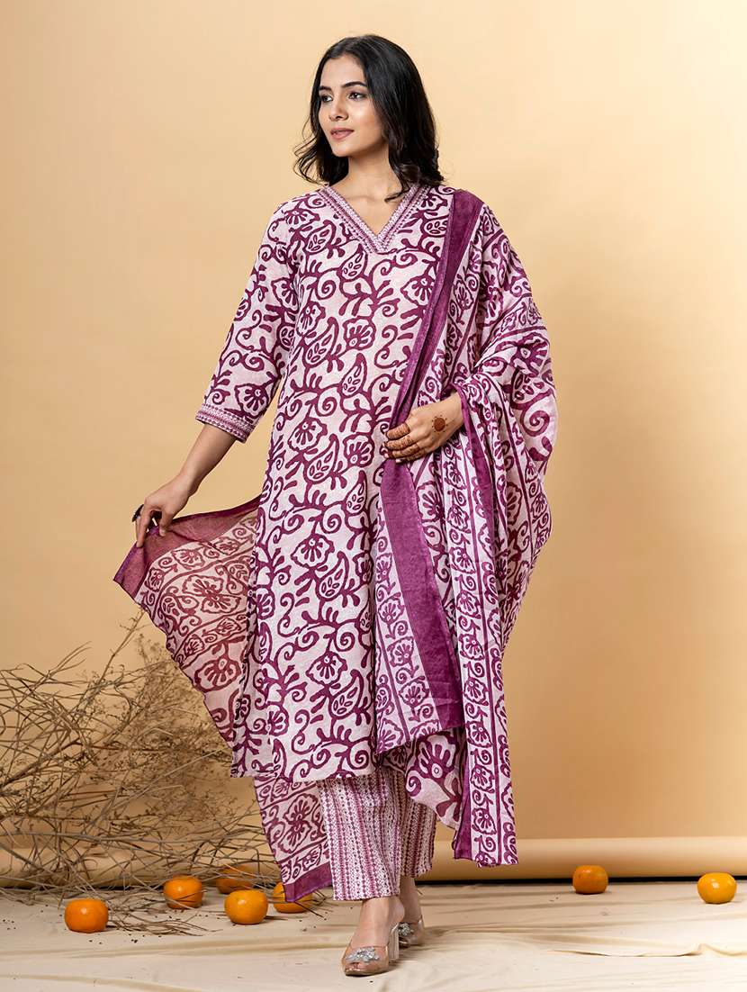 women three quarter sleeve kurta and pant with dupatta - 22058274 - Standard Image - 1
