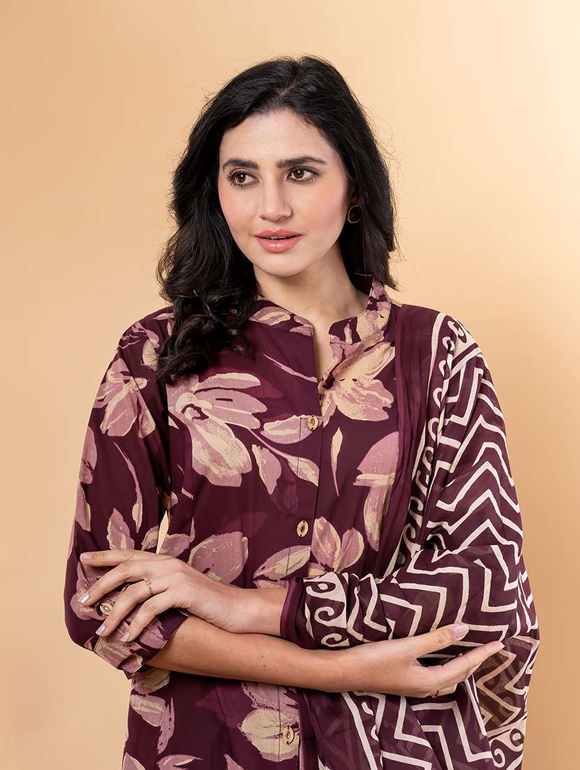 women three quarter sleeve kurta palazzo with dupatta set - 22058280 -  Standard Image - 4