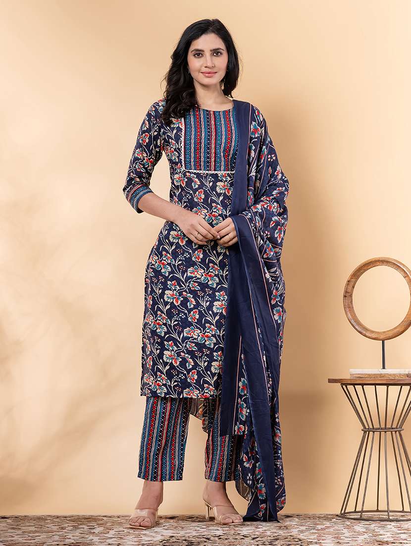 women three quarter sleeve kurta and pant with dupatta  - 22058301 -  Standard Image - 1