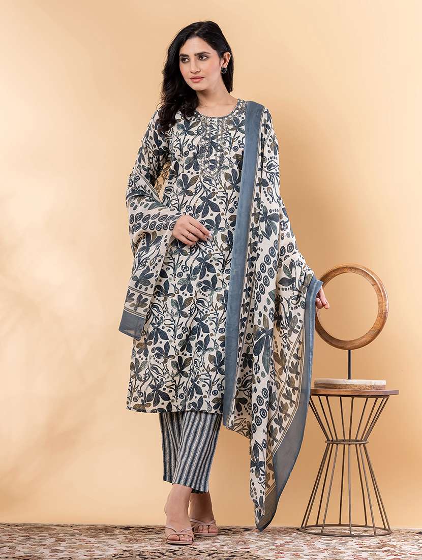 women three quarter sleeve kurta and pant with dupatta  - 22058304 -  Standard Image - 1
