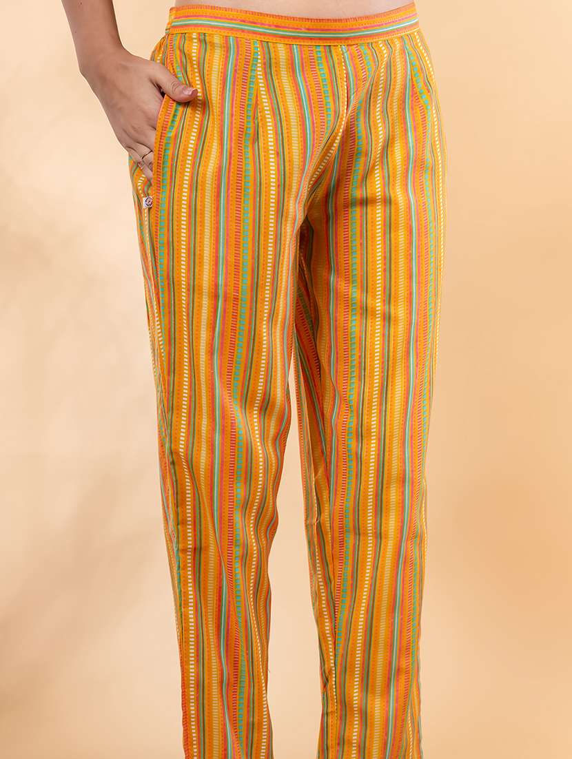 women three quarter sleeve kurta and pant with dupatta  - 22058306 -  Standard Image - 4