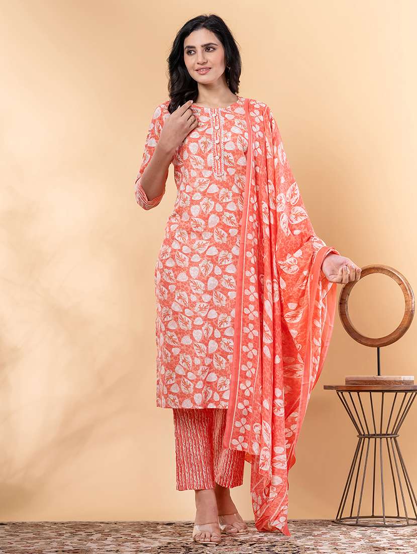 women three quarter sleeve kurta and pant with dupatta  - 22058307 -  Standard Image - 1