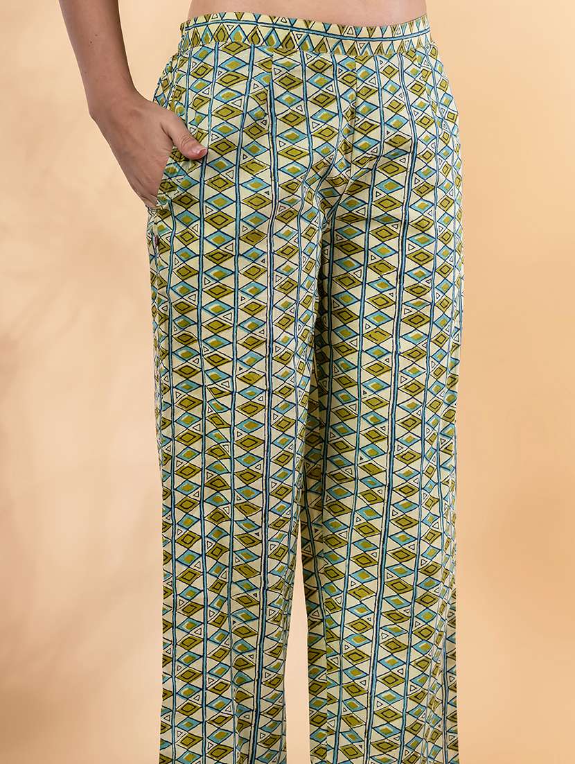 women three quarter sleeve kurta palazzo with dupatta set - 22058312 -  Standard Image - 4