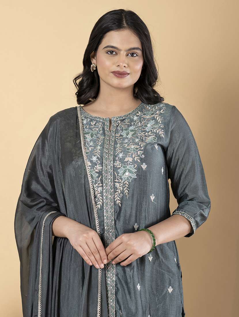 women three quarter sleeve kurta pant with dupatta set - 22058348 -  Standard Image - 4