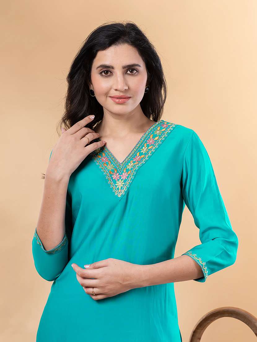 women three quarter sleeve kurta and pant set - 22058365 -  Standard Image - 4