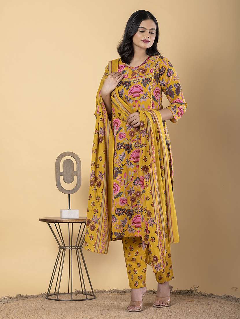 women three quarter sleeve kurta pant with dupatta set - 22058371 -  Standard Image - 1