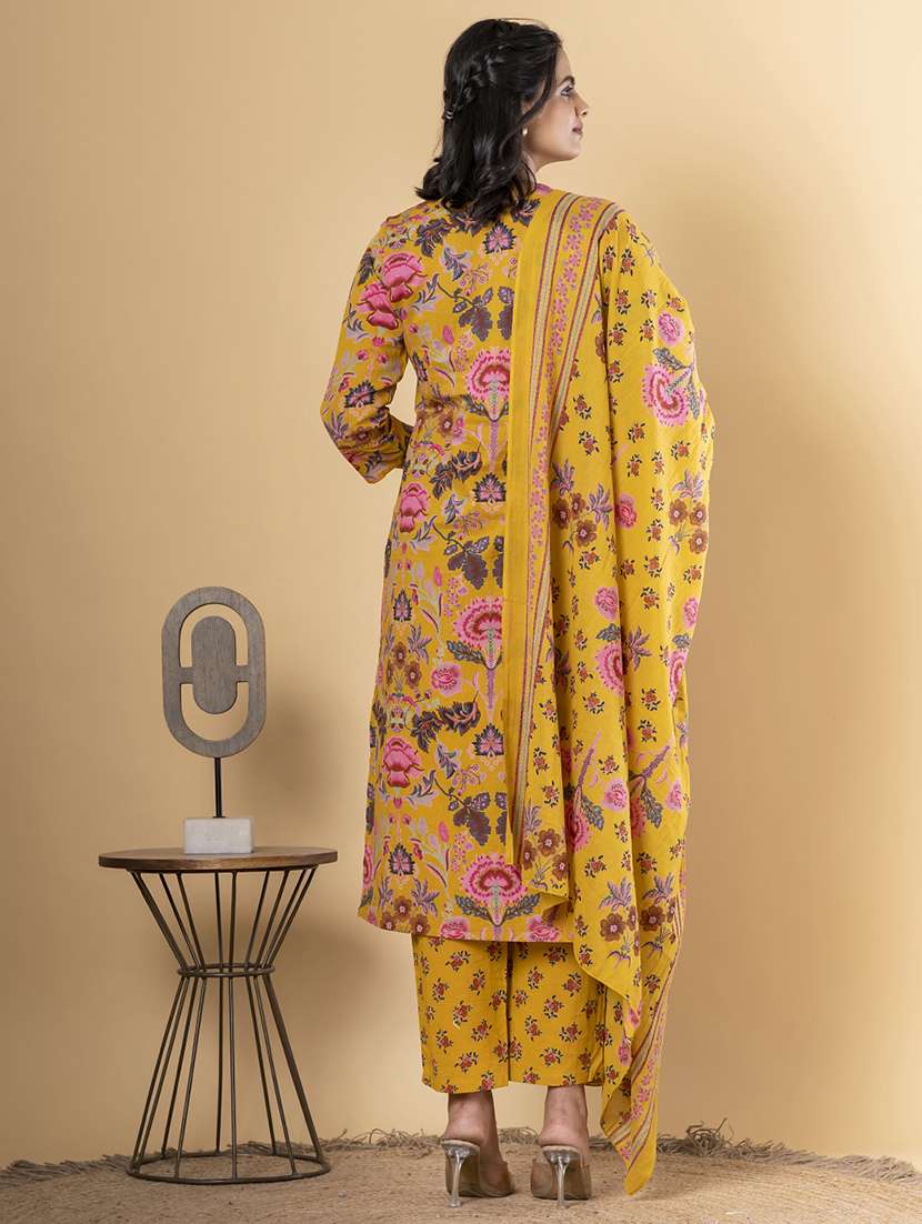 women three quarter sleeve kurta pant with dupatta set - 22058371 -  Standard Image - 4