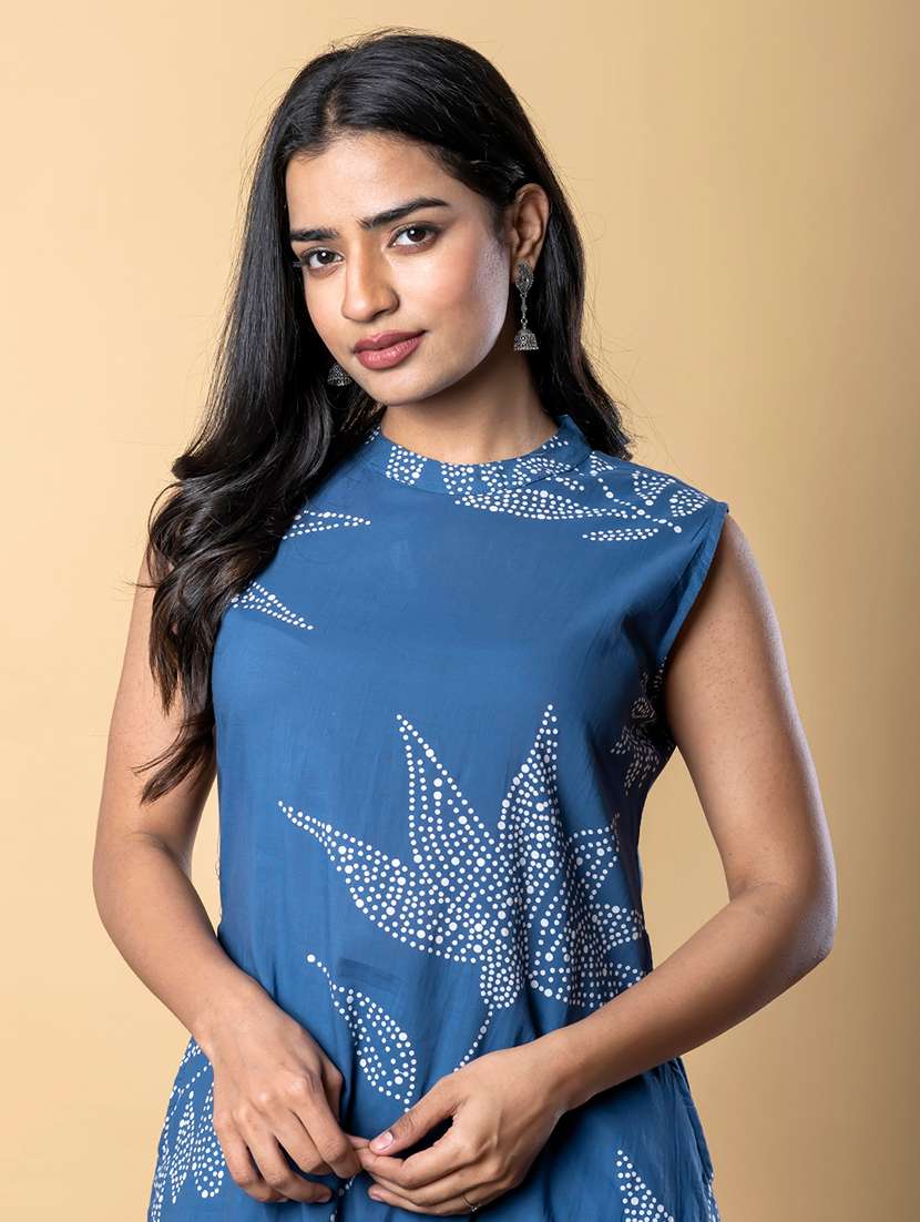 women sleeveless kurta and palazzo set - 22058386 -  Standard Image - 1