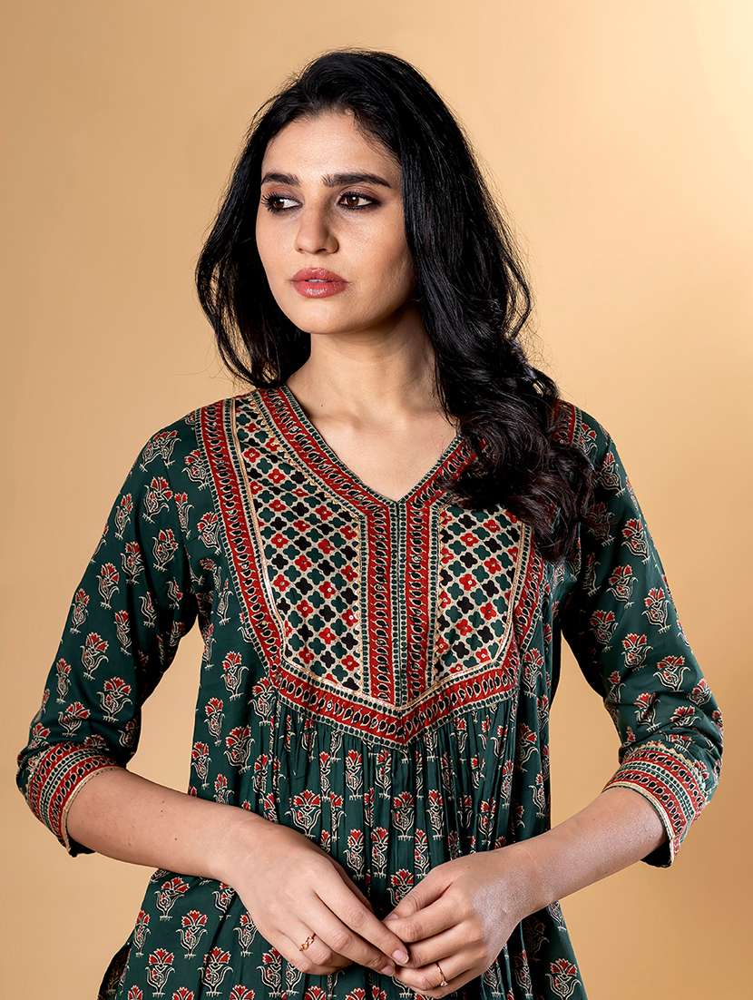 green cotton blend kurta palazzo  set - 22058408 -  Standard Image - 4