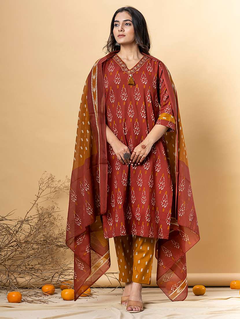 red cotton blend suit  set - 22058417 -  Standard Image - 1