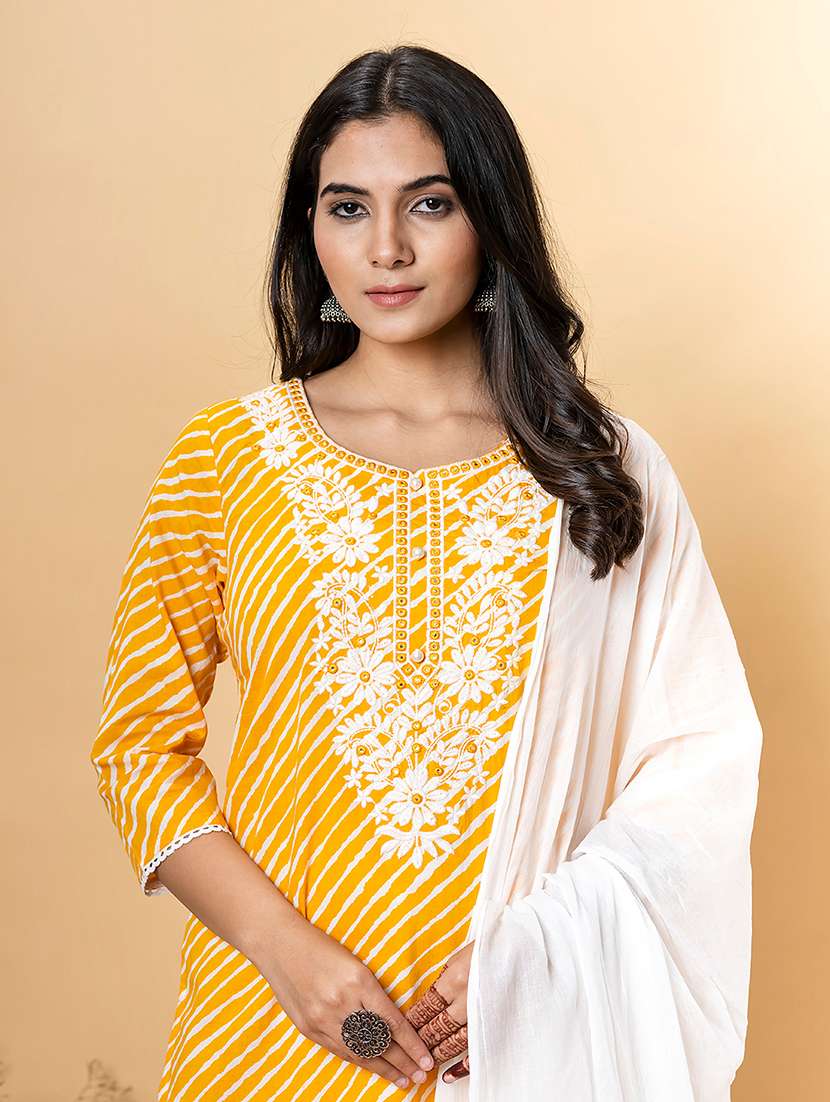 women three quarter sleeve kurta pant with dupatta set - 22058440 -  Standard Image - 4