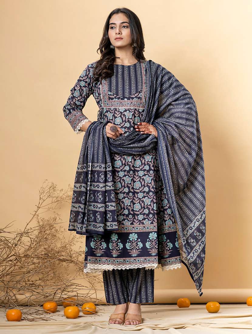 women three quarter sleeve kurta pant with dupatta set - 22058461 -  Standard Image - 1