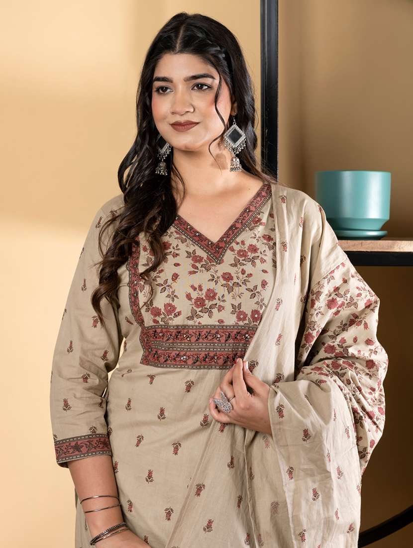 women three quarter sleeve kurta pant with dupatta set - 22058482 -  Standard Image - 4