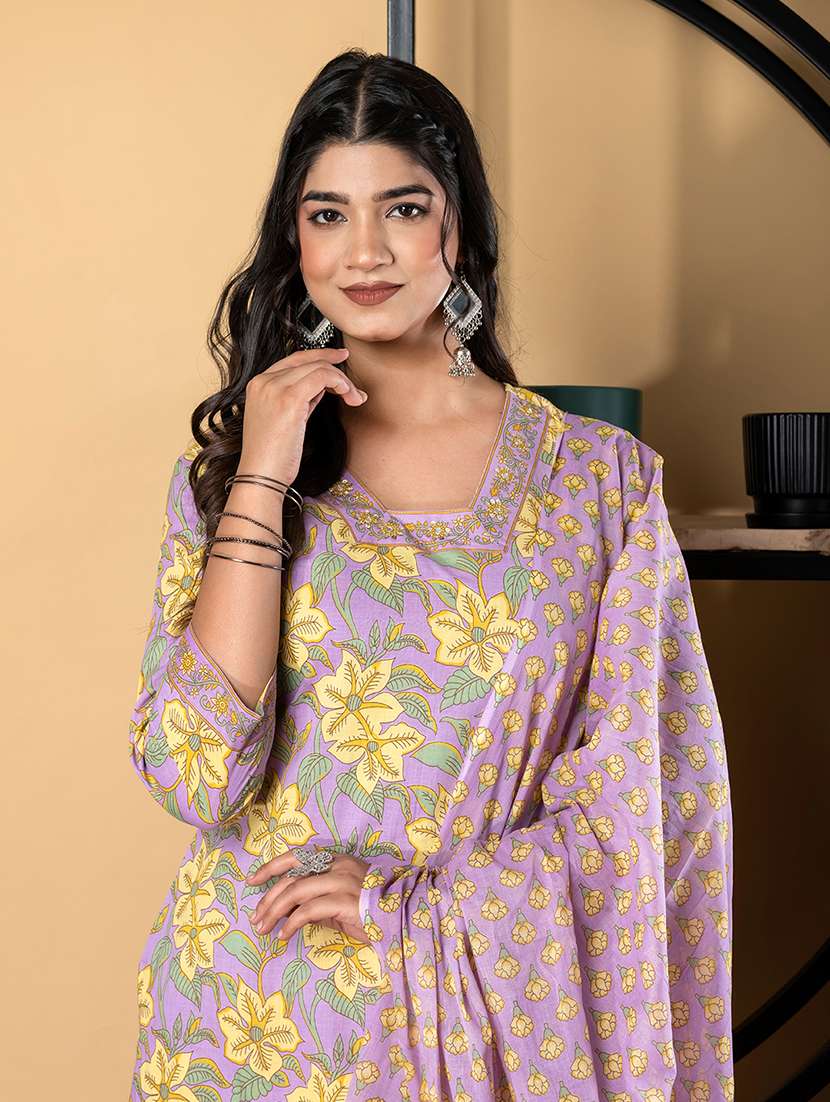 women three quarter sleeve kurta pant with dupatta set - 22058490 -  Standard Image - 4