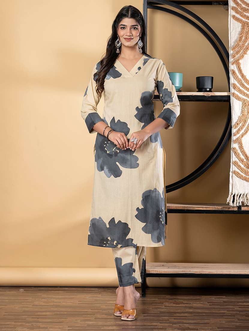 women three quarter sleeve kurta and pant set - 22058512 -  Standard Image - 1